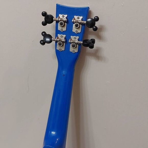 First Act 20' Mickey Mouse Disney Ukulele Guitar - Picture 6 of 8